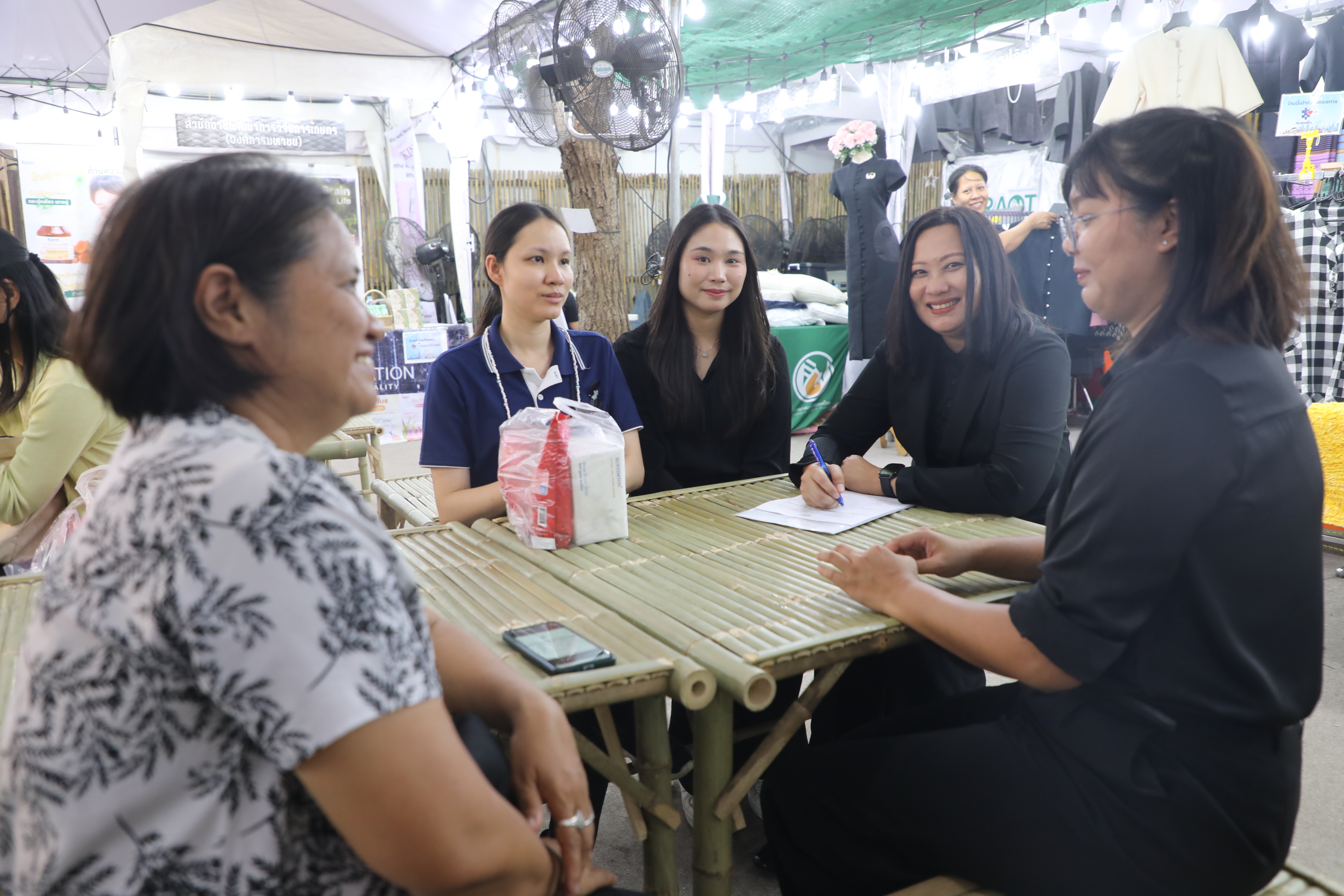 title - ส.ป.ก. ร่วมออกร้าน ภายในบูธกระทรวงเกษตรและสหกรณ์ งานกาชาด ประจำปี 2568